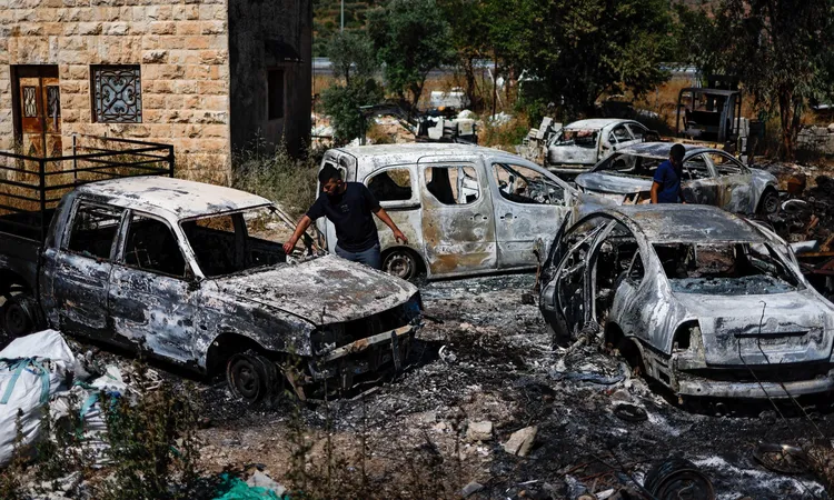 تصعيد خطير.. مستوطنون يهاجمون قرى فلسطينية ويشعلون حرائق واسعة- المحرر العربي